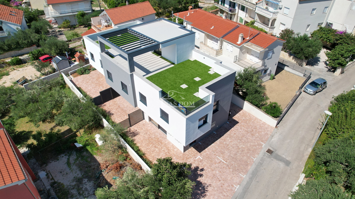 Vodice - Casa di lusso S2 con terrazza sul tetto, a soli 150 m dalla spiaggia