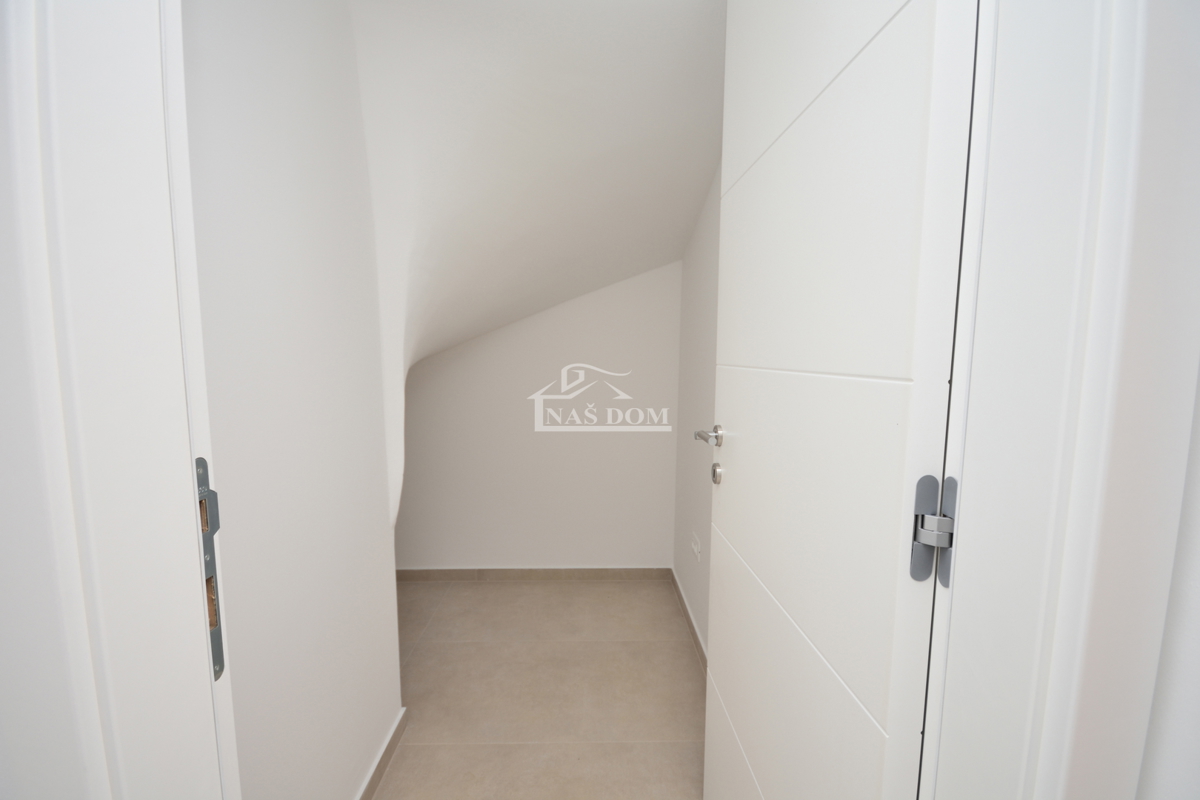 Vodice - Casa di lusso S2 con terrazza sul tetto, a soli 150 m dalla spiaggia