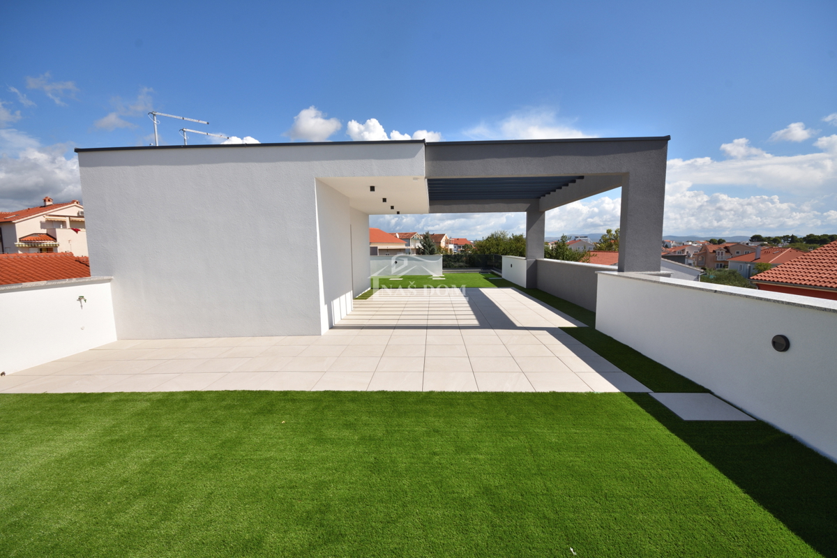 Vodice - Casa di lusso S2 con terrazza sul tetto, a soli 150 m dalla spiaggia