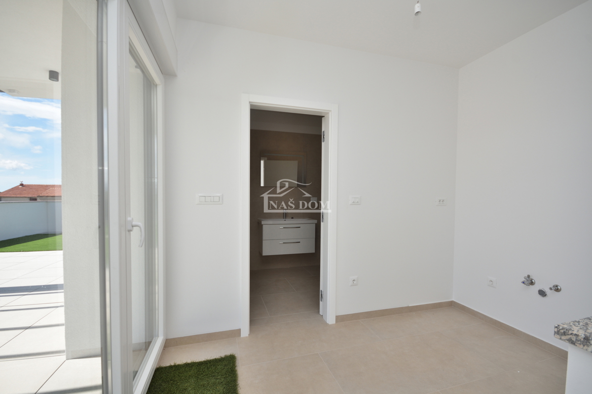 Vodice - Casa di lusso S2 con terrazza sul tetto, a soli 150 m dalla spiaggia