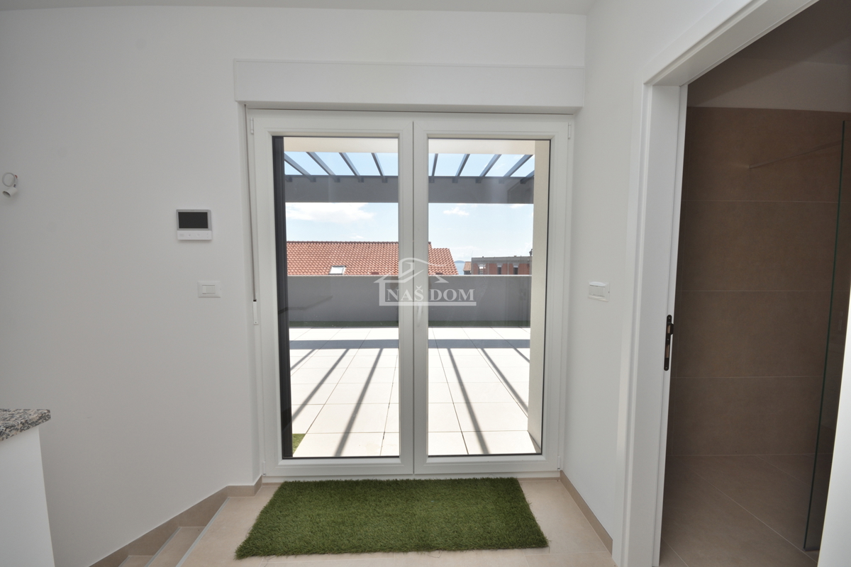 Vodice - Casa di lusso S2 con terrazza sul tetto, a soli 150 m dalla spiaggia