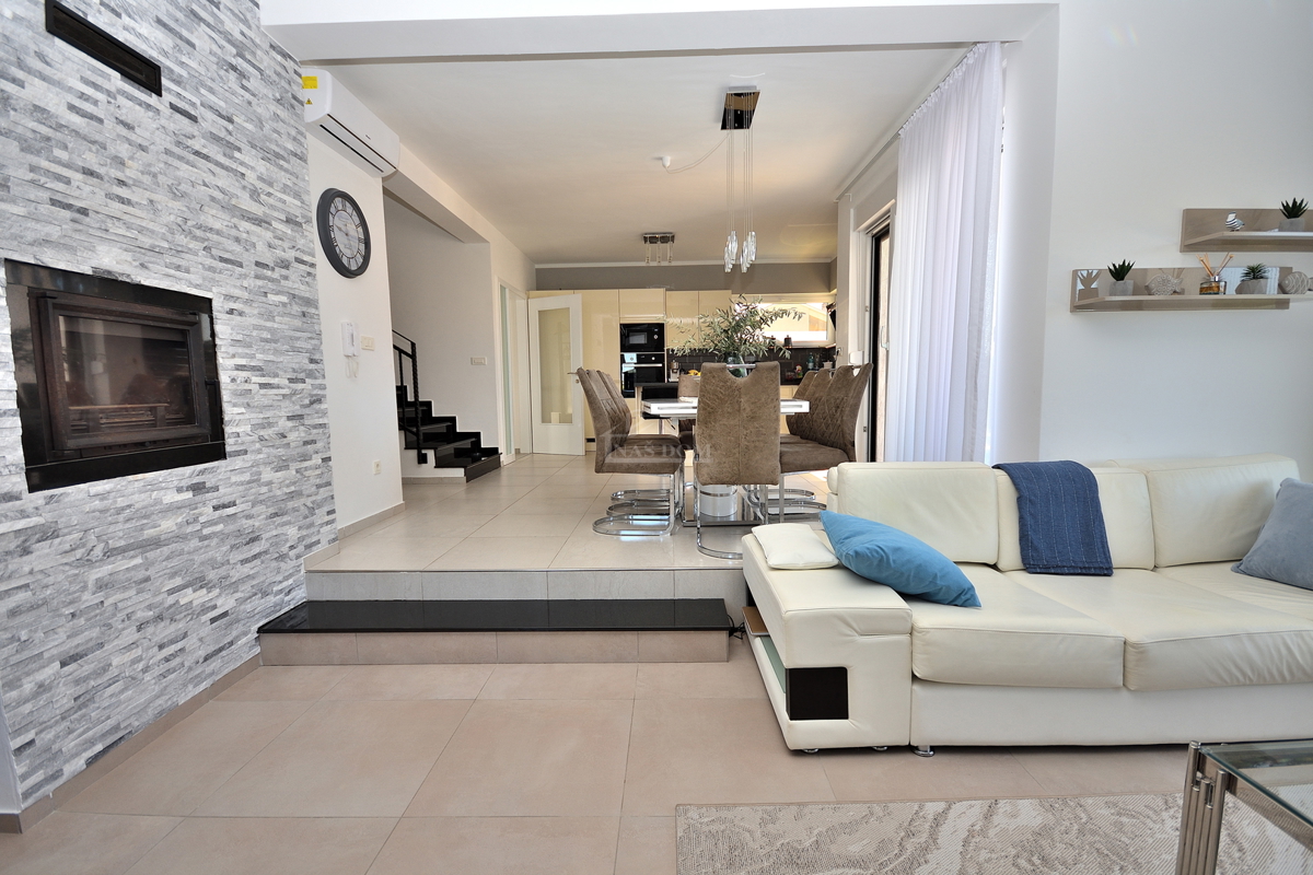 Vodice - villa con vista mare