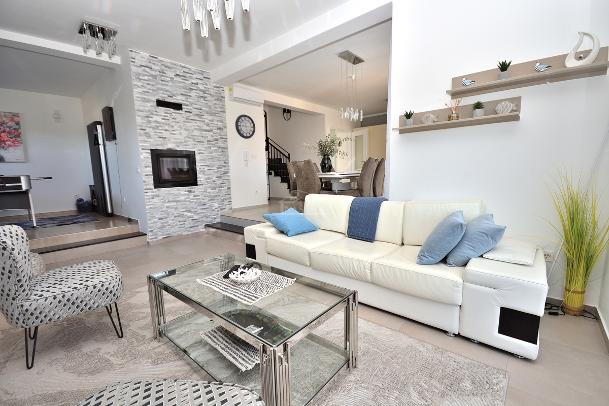 Vodice - villa con vista mare