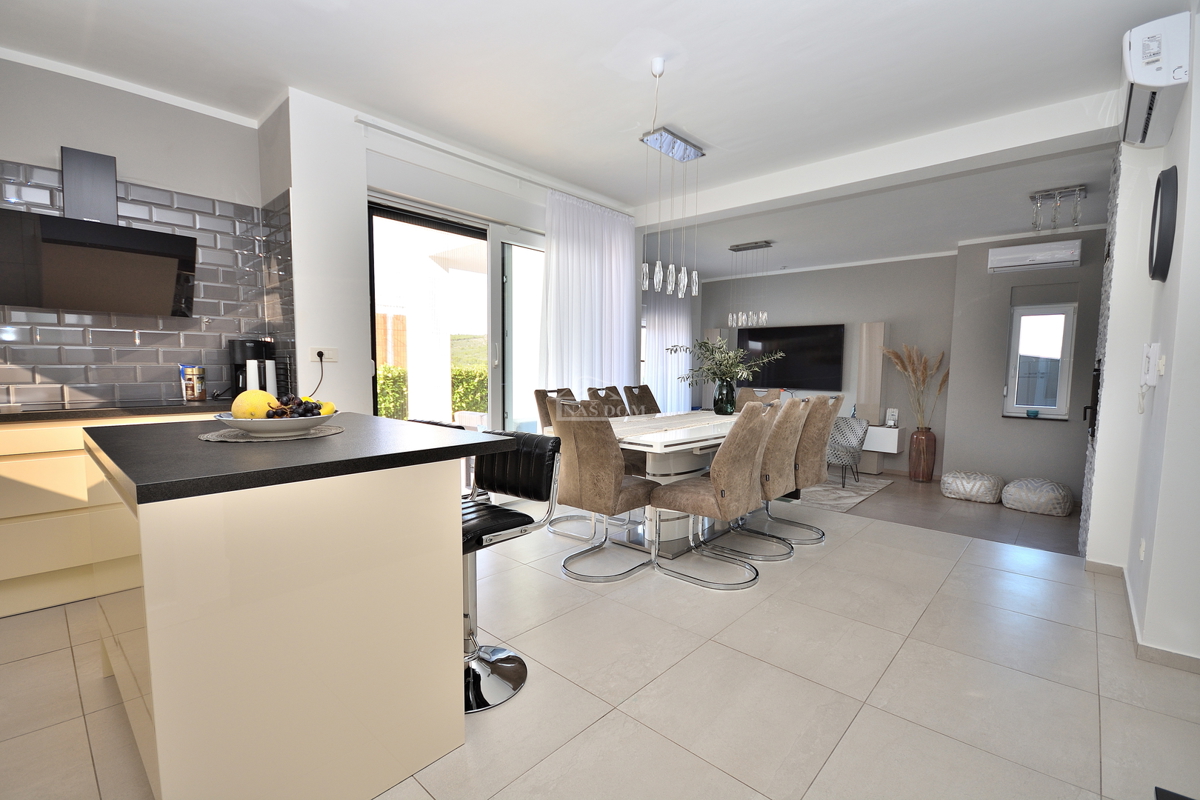 Vodice - villa con vista mare