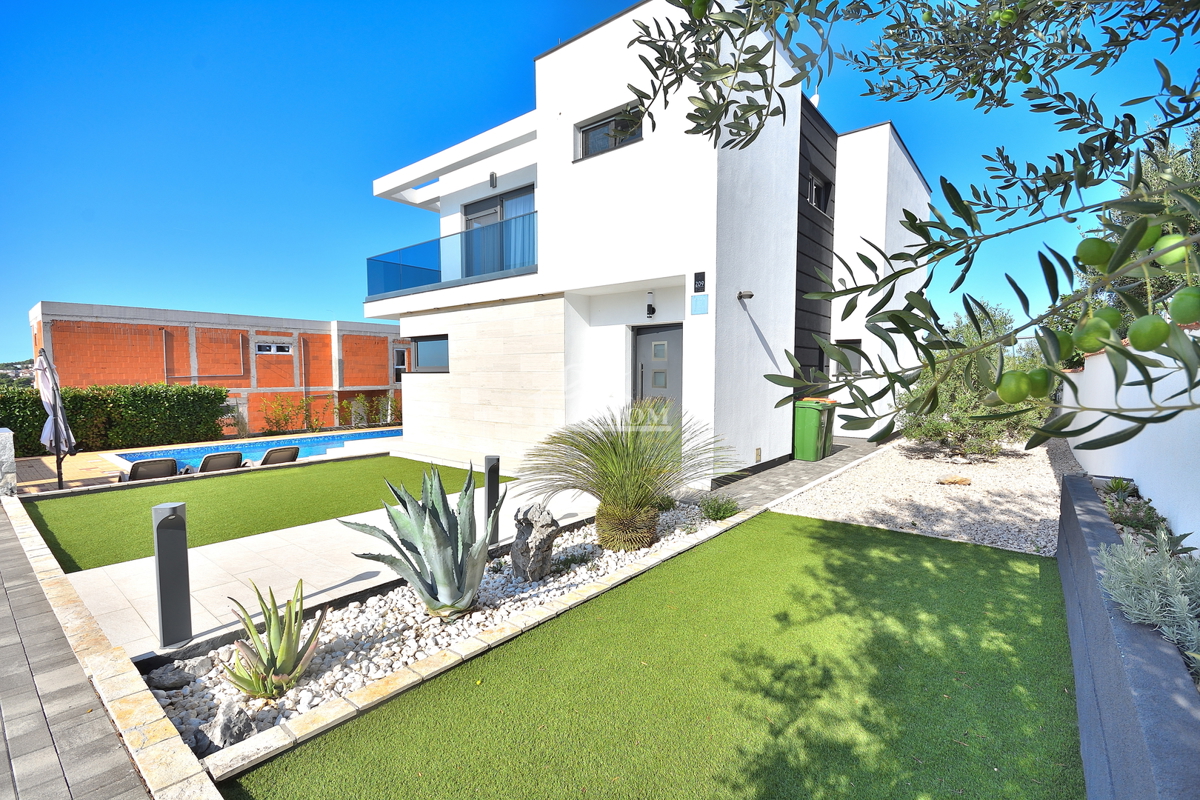 Vodice - villa con vista mare