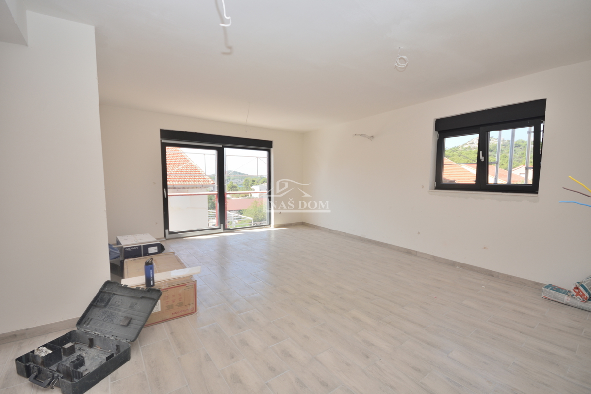 Sibenik, Crnica - Appartamento trilocale S1 con garage