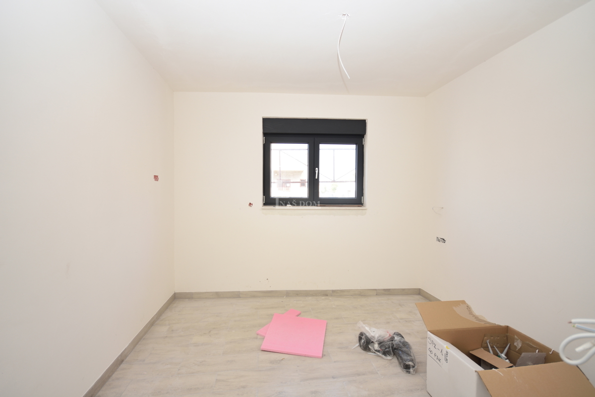 Sibenik, Crnica - Appartamento trilocale S1 con garage