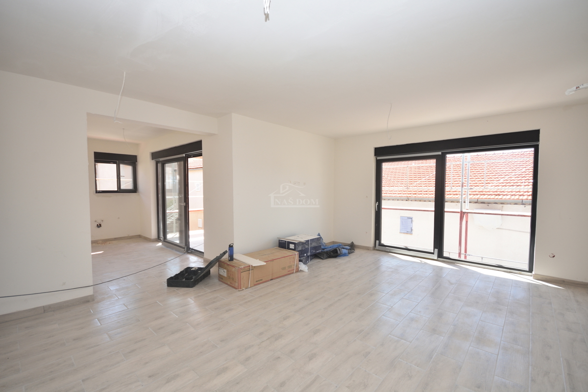 Sibenik, Crnica - Appartamento trilocale S1 con garage