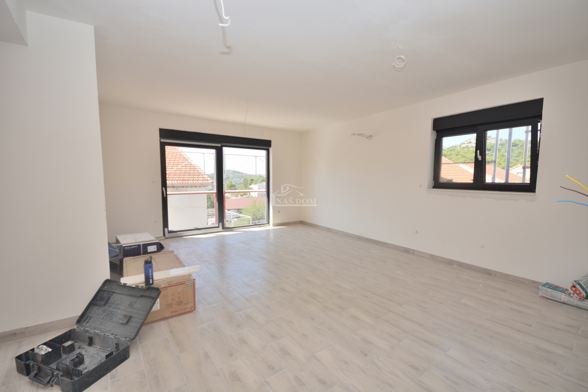 Sibenik, Crnica - Appartamento trilocale S1 con garage