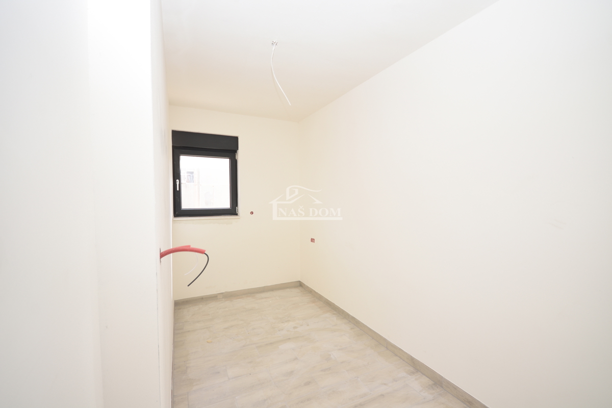 Sibenik, Crnica - Appartamento trilocale S1 con garage