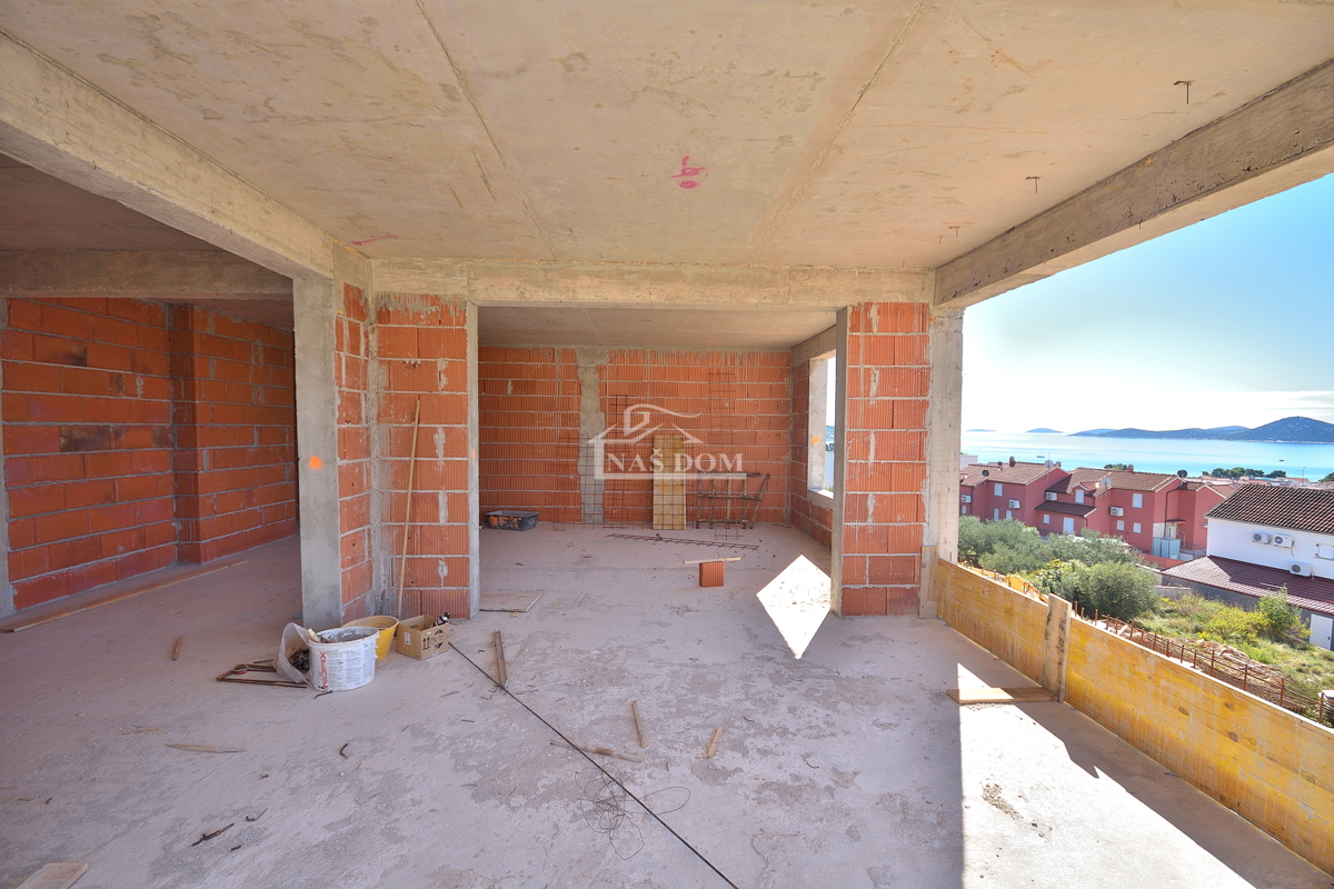 Vodice - Appartamento con tre camere da letto, vista panoramica sul mare, nuova costruzione