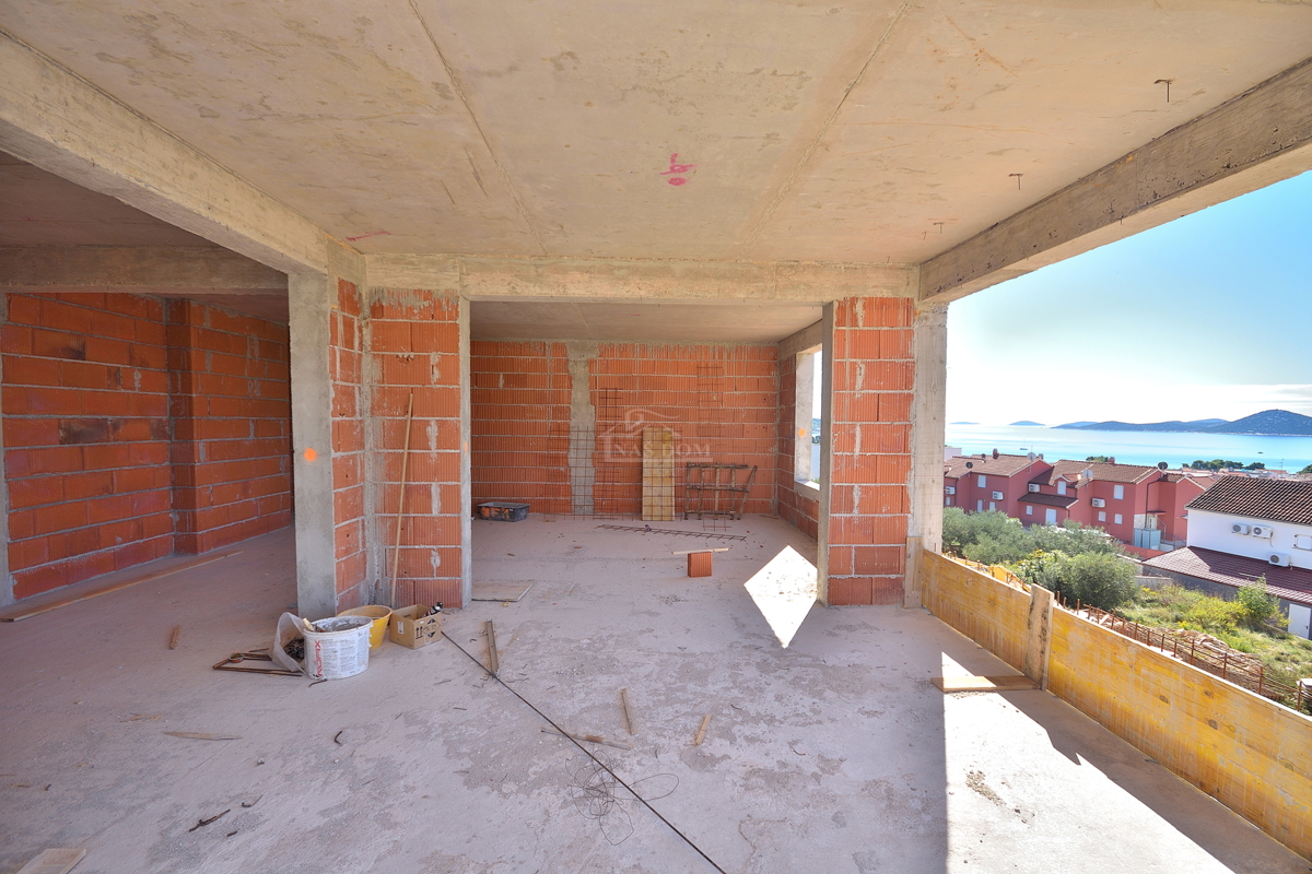 Vodice - Appartamento con tre camere da letto, vista panoramica sul mare, nuova costruzione