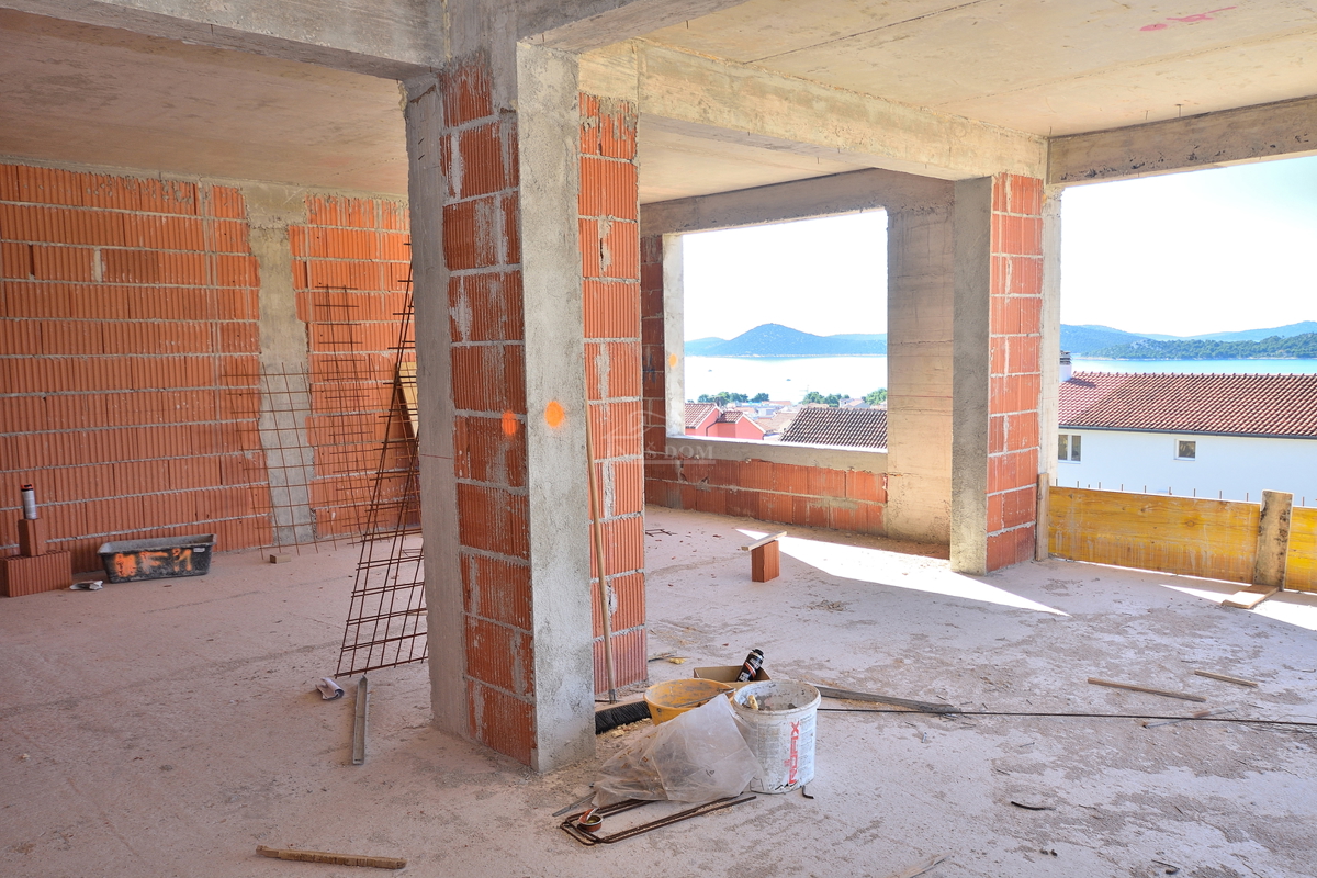 Vodice - Appartamento con tre camere da letto, vista panoramica sul mare, nuova costruzione