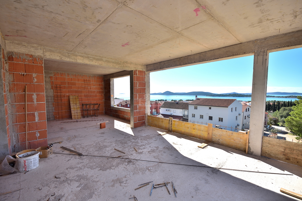 Vodice - Appartamento con tre camere da letto, vista panoramica sul mare, nuova costruzione