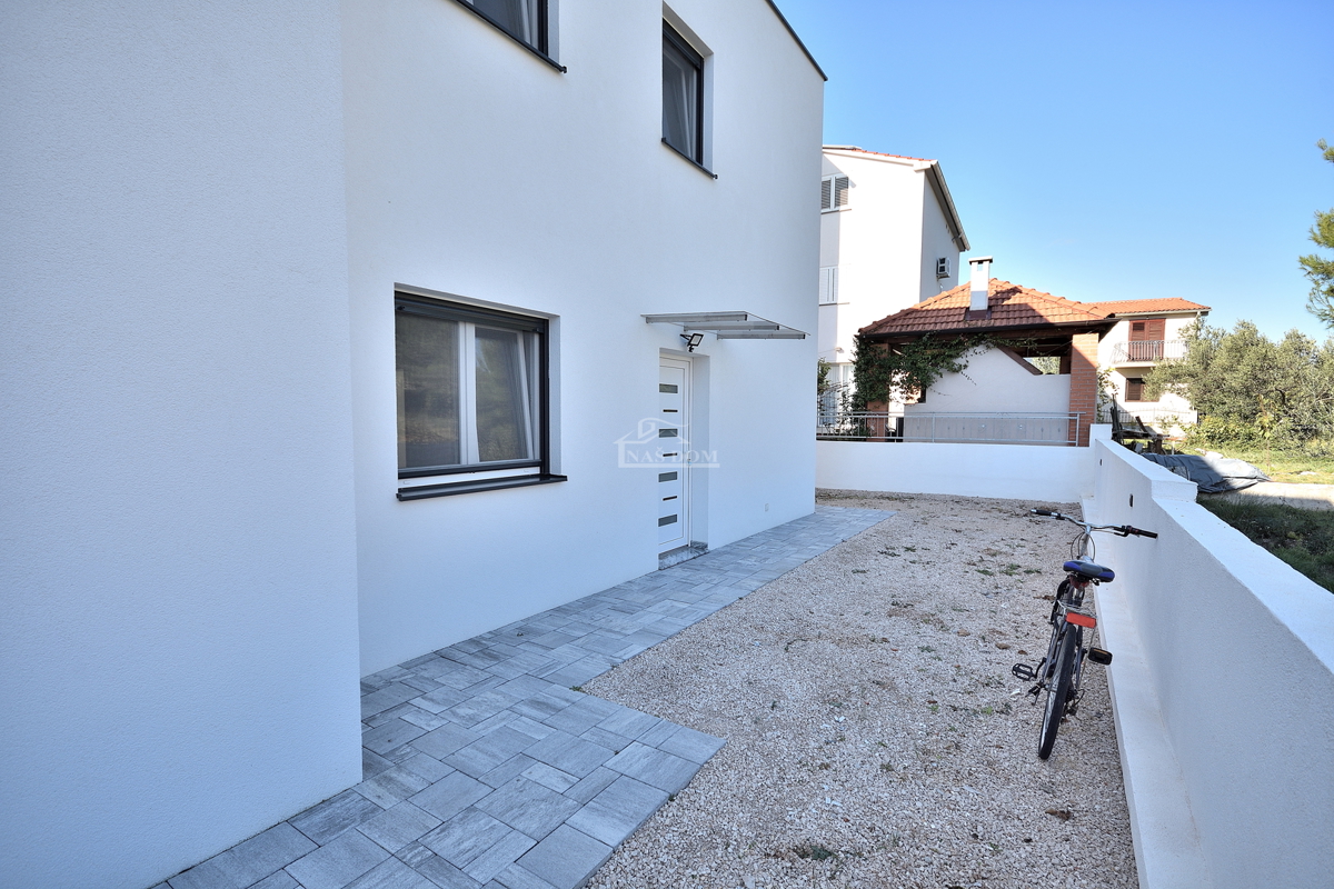 Vodice - **NUOVA COSTRUZIONE** S2 Doppia villetta vicino alla spiaggia