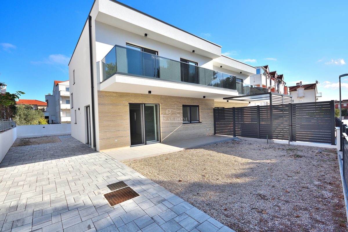 Vodice - **NUOVA COSTRUZIONE** S2 Doppia villetta vicino alla spiaggia