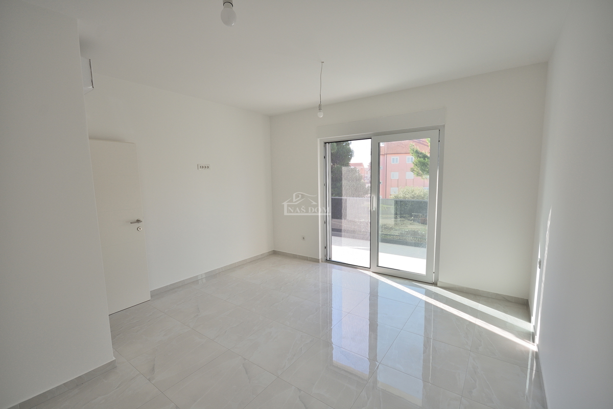 Vodice - **NUOVA COSTRUZIONE** S2 Doppia villetta vicino alla spiaggia