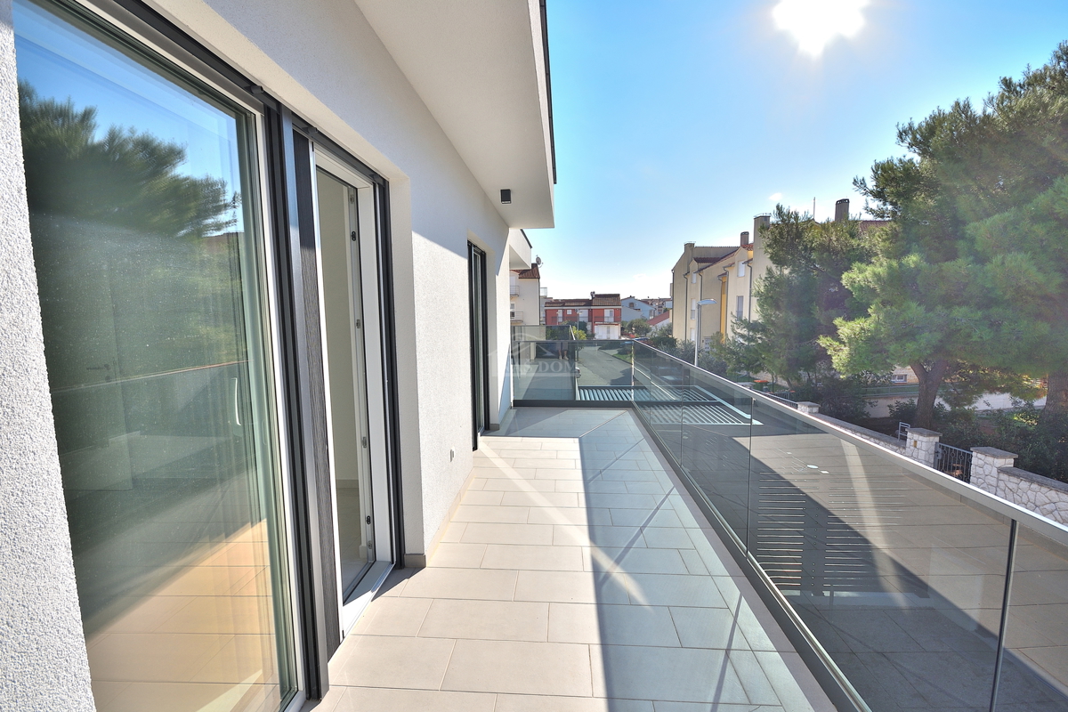 Vodice - **NUOVA COSTRUZIONE** S2 Doppia villetta vicino alla spiaggia