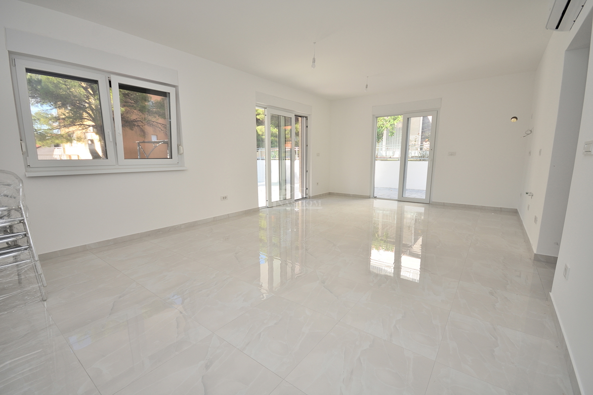 Vodice - **NUOVA COSTRUZIONE** S2 Doppia villetta vicino alla spiaggia