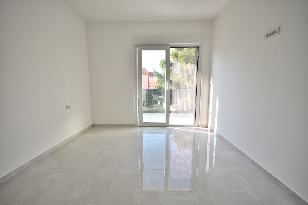 Vodice - **NUOVA COSTRUZIONE** S2 Doppia villetta vicino alla spiaggia