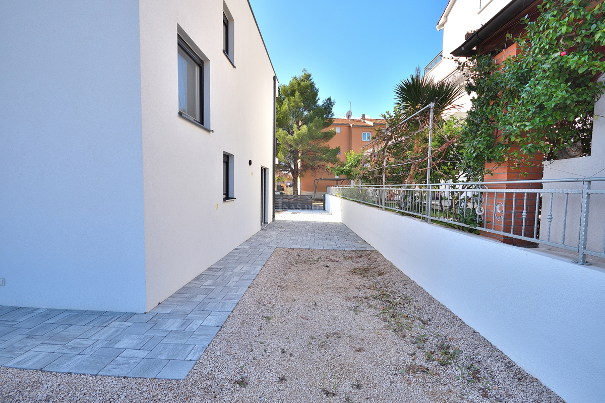 Vodice - **NUOVA COSTRUZIONE** S2 Doppia villetta vicino alla spiaggia