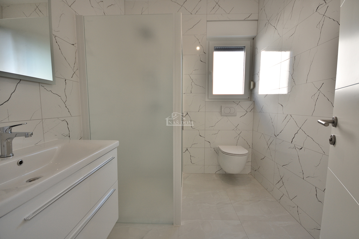 Vodice - **NUOVA COSTRUZIONE** S2 Doppia villetta vicino alla spiaggia