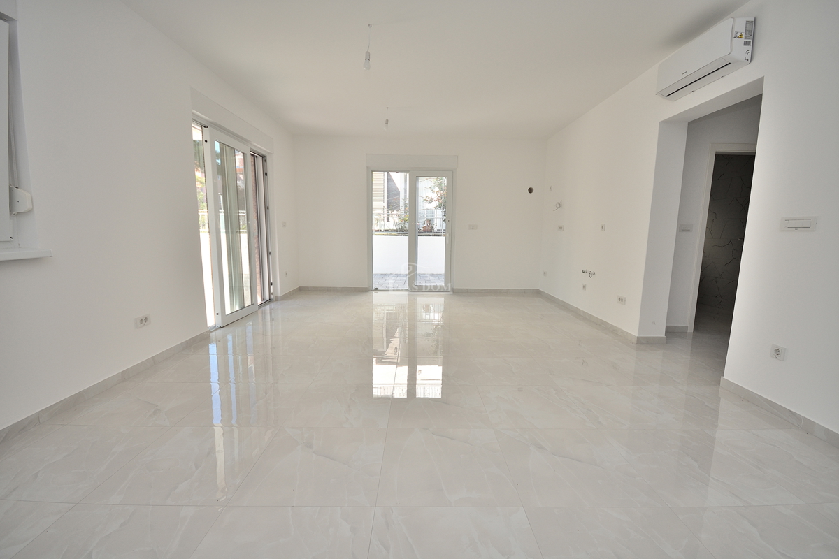 Vodice - **NUOVA COSTRUZIONE** S2 Doppia villetta vicino alla spiaggia