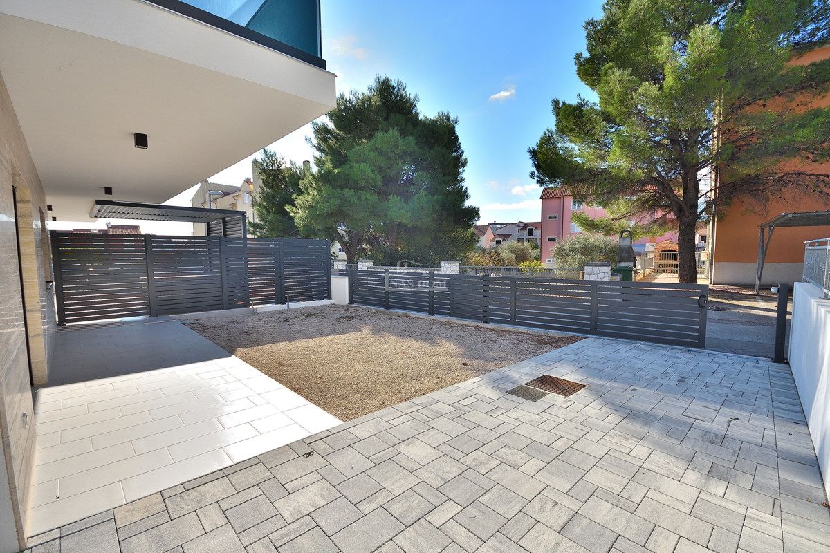 Vodice - **NUOVA COSTRUZIONE** S2 Doppia villetta vicino alla spiaggia