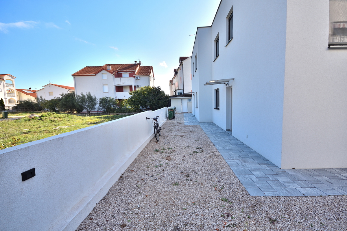 Vodice - **NUOVA COSTRUZIONE** S2 Doppia villetta vicino alla spiaggia