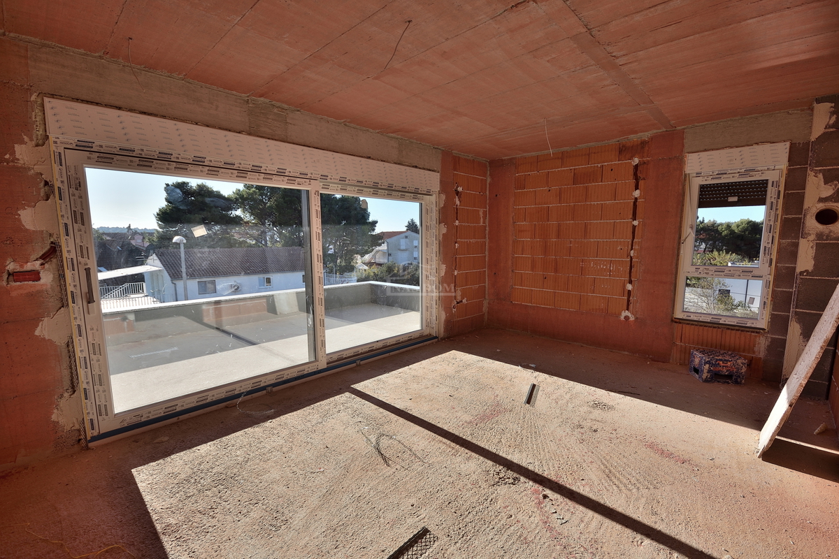 Srima, Vodice - **NUOVA COSTRUZIONE** Appartamento S8 3S+DB, II piano a 300 m dalla spiaggia