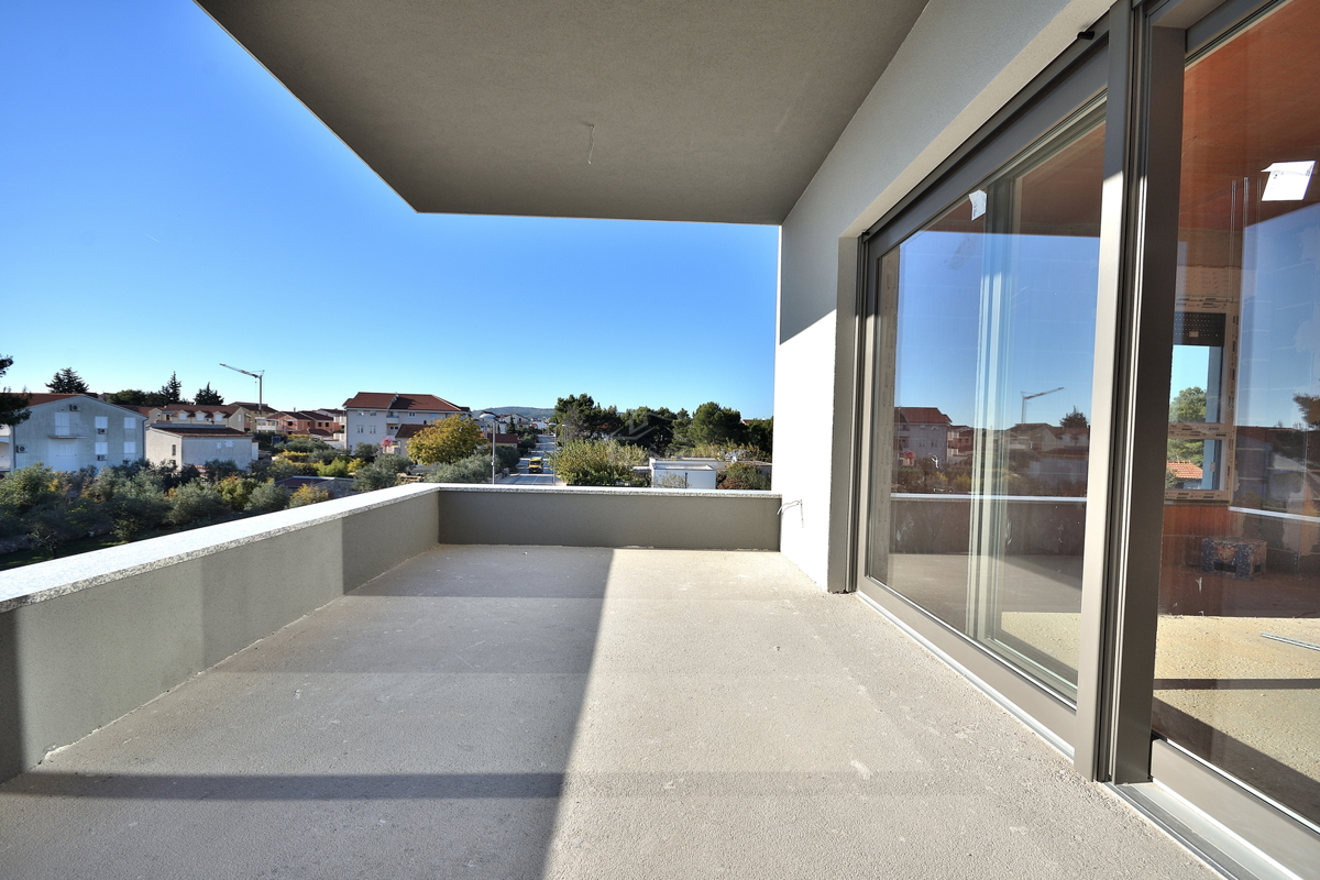 Srima, Vodice - **NUOVA COSTRUZIONE** Appartamento S8 3S+DB, II piano a 300 m dalla spiaggia