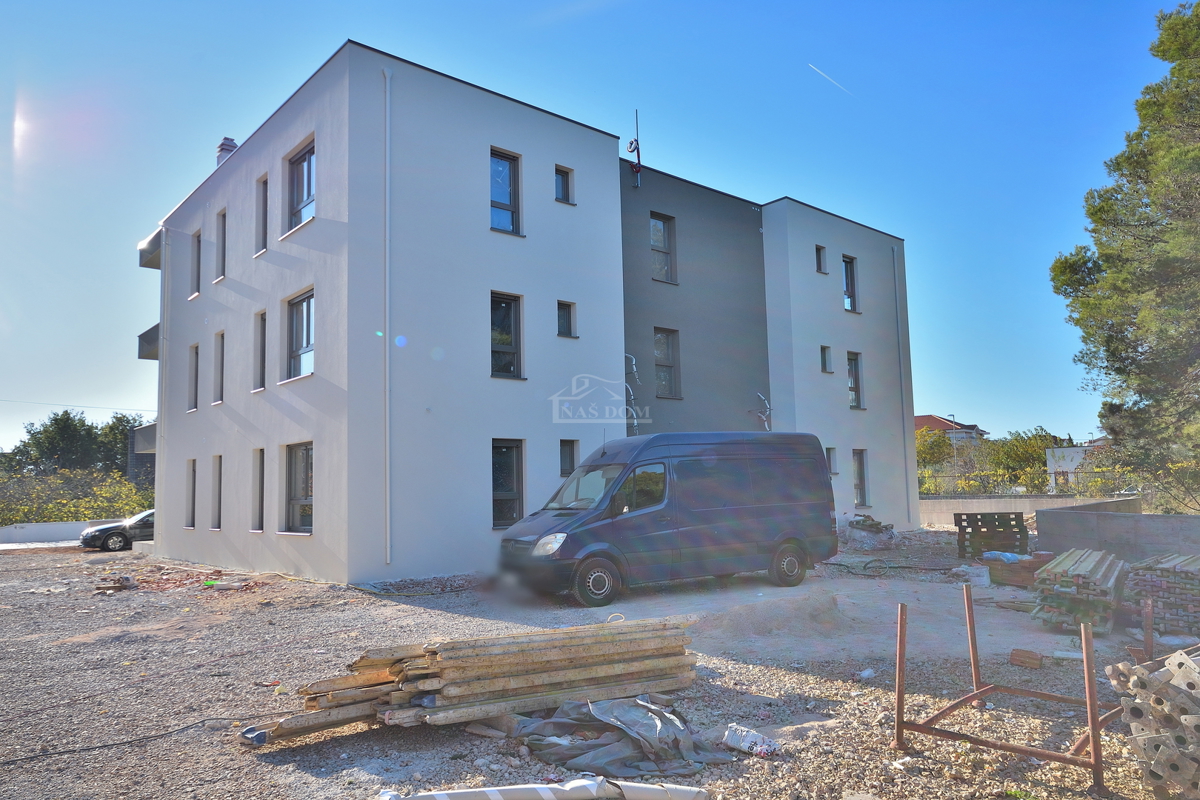 Srima, Vodice - **NUOVA COSTRUZIONE** Appartamento S8 3S+DB, II piano a 300 m dalla spiaggia