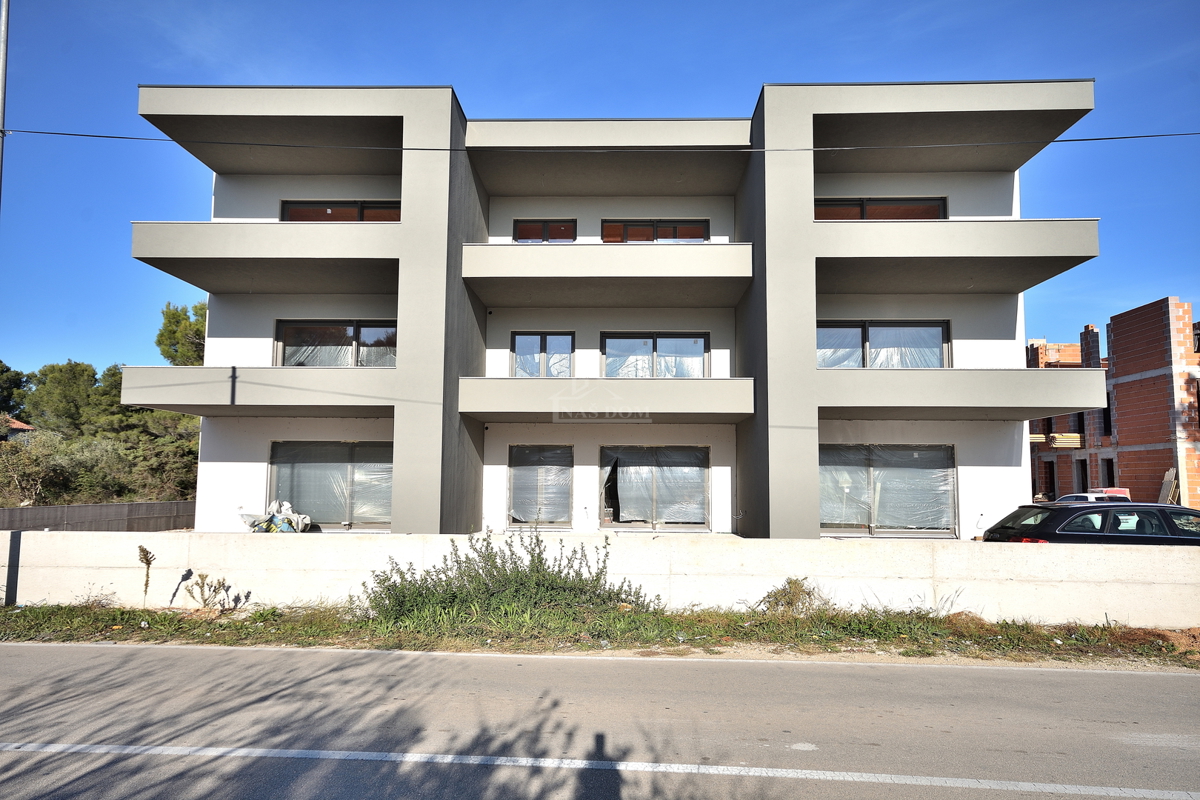 Srima, Vodice - **NUOVA COSTRUZIONE** Appartamento S8 3S+DB, II piano a 300 m dalla spiaggia