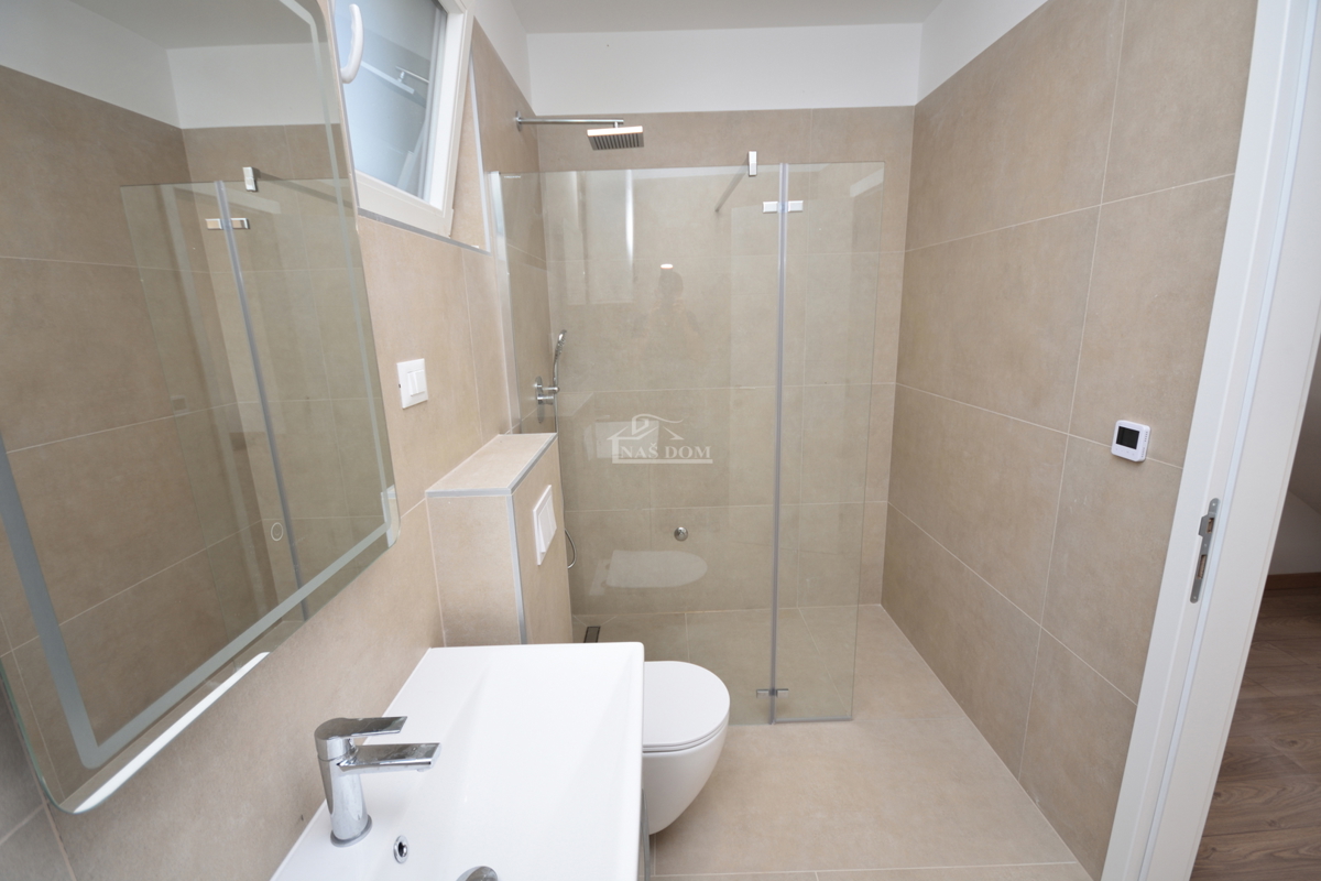 Vodice - Appartamento su due piani S1 con giardino, a soli 150 m dalla spiaggia