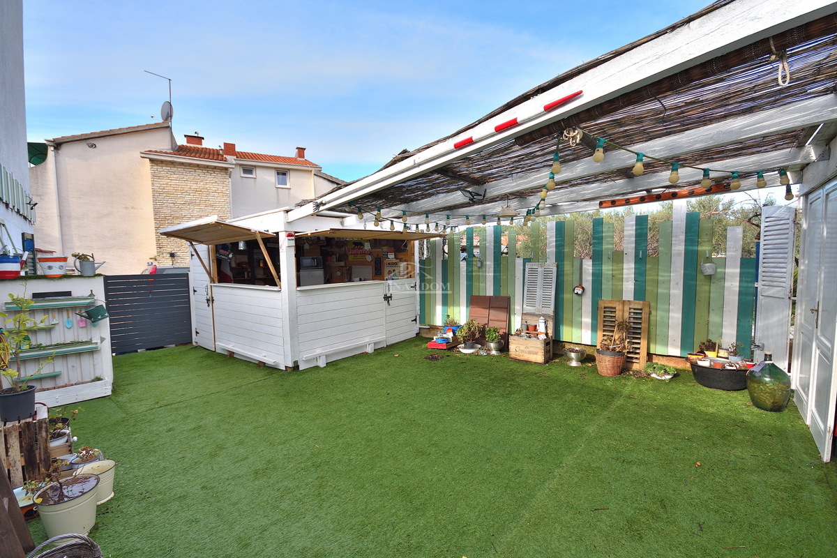 Vodice - appartamento arredato trilocale con vista mare, a 300 m dal centro