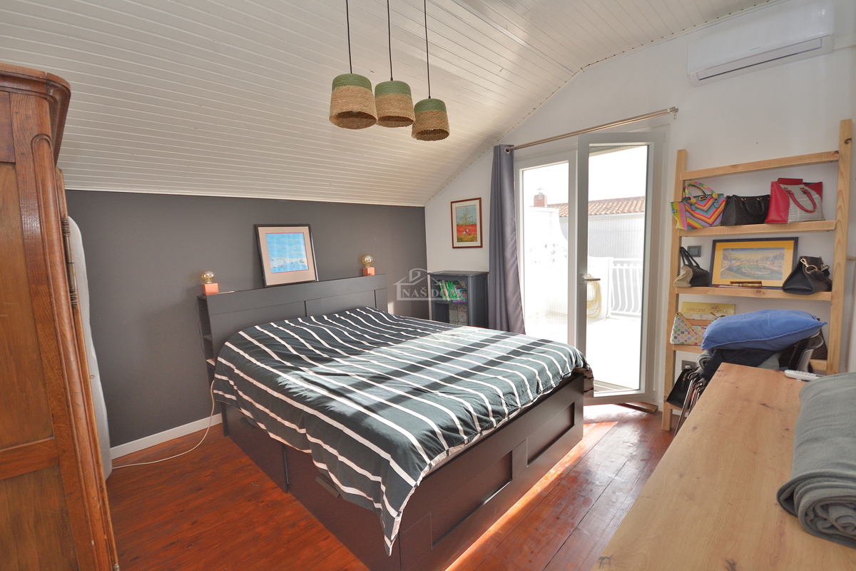 Vodice - appartamento arredato trilocale con vista mare, a 300 m dal centro