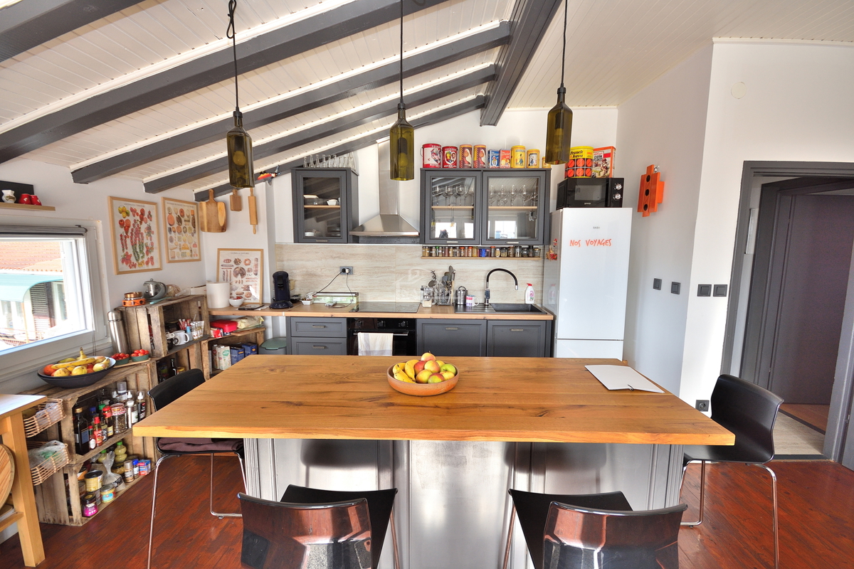 Vodice - appartamento arredato trilocale con vista mare, a 300 m dal centro