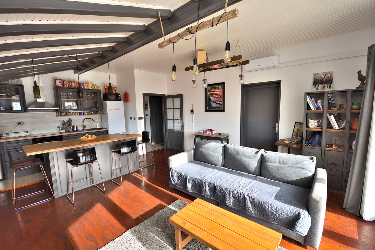 Vodice - appartamento arredato trilocale con vista mare, a 300 m dal centro