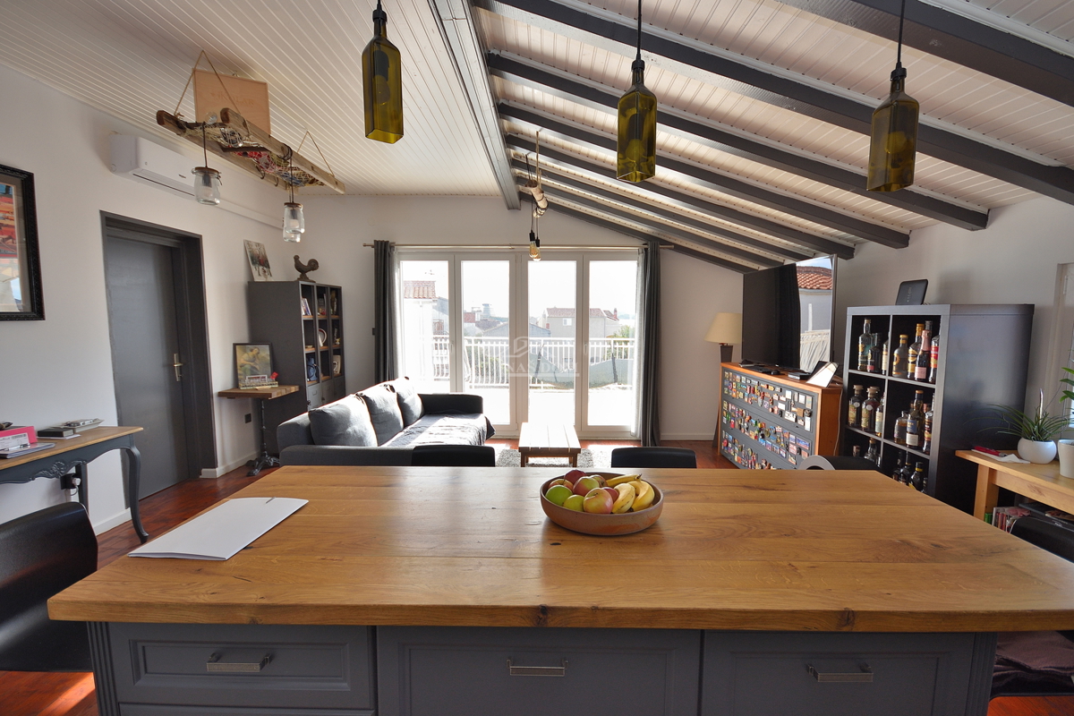 Vodice - appartamento arredato trilocale con vista mare, a 300 m dal centro