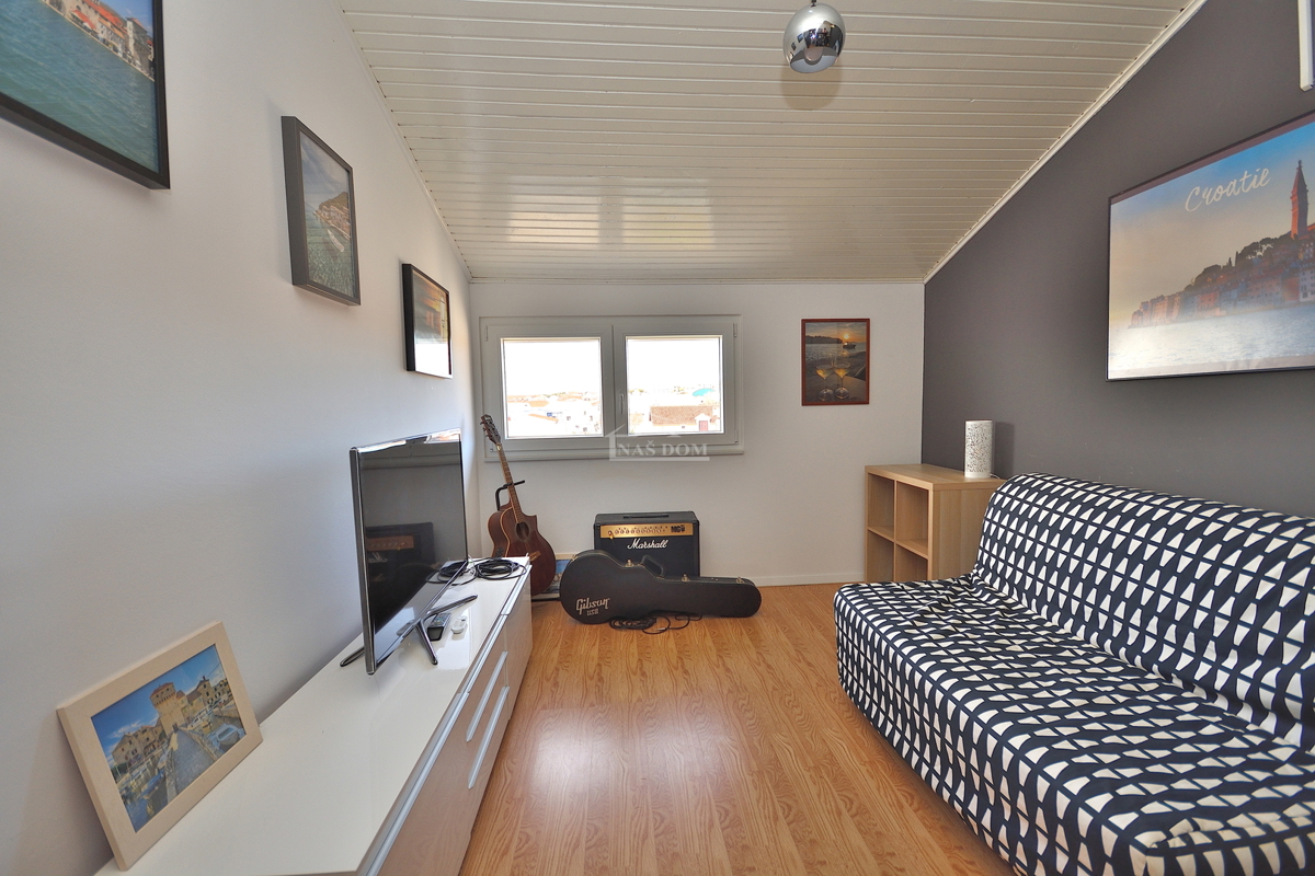 Vodice - appartamento arredato trilocale con vista mare, a 300 m dal centro