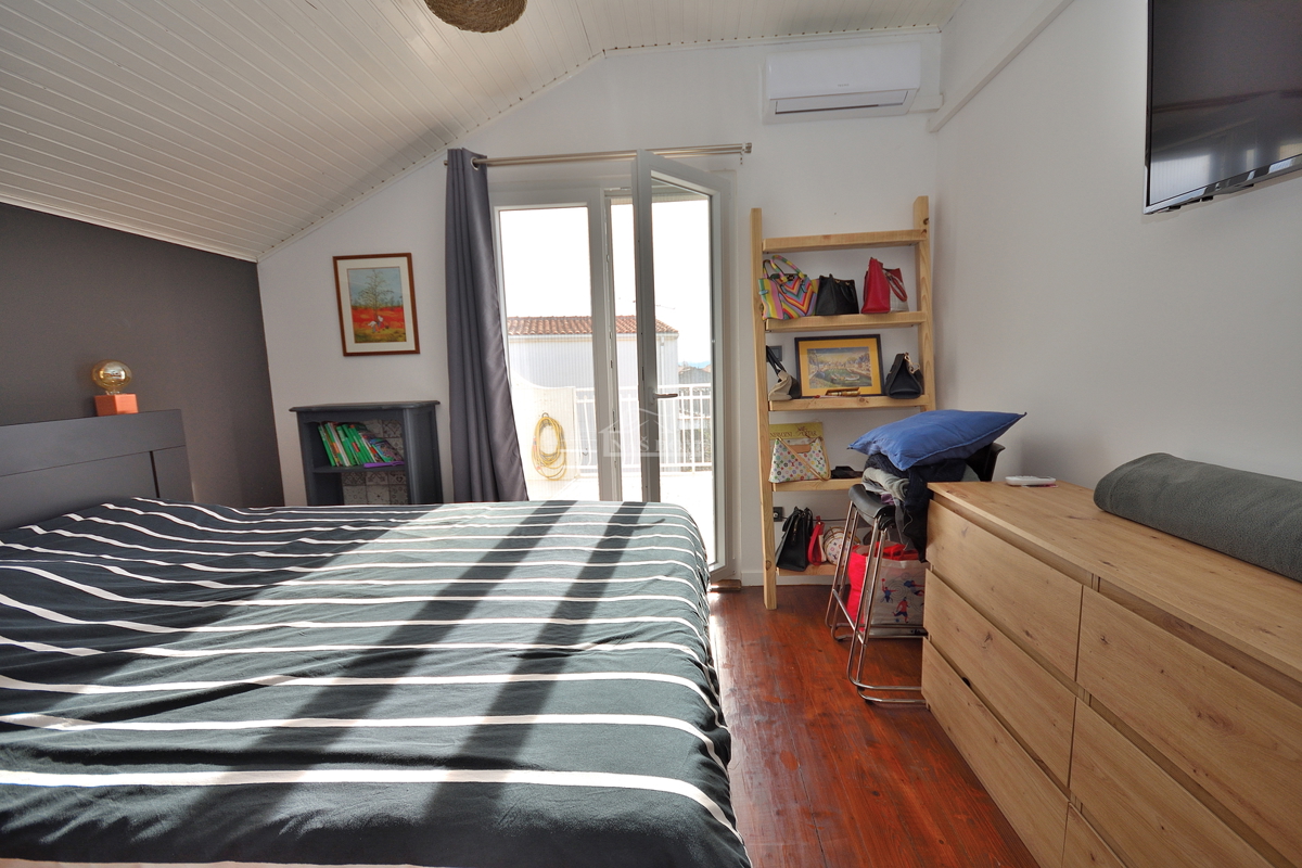 Vodice - appartamento arredato trilocale con vista mare, a 300 m dal centro