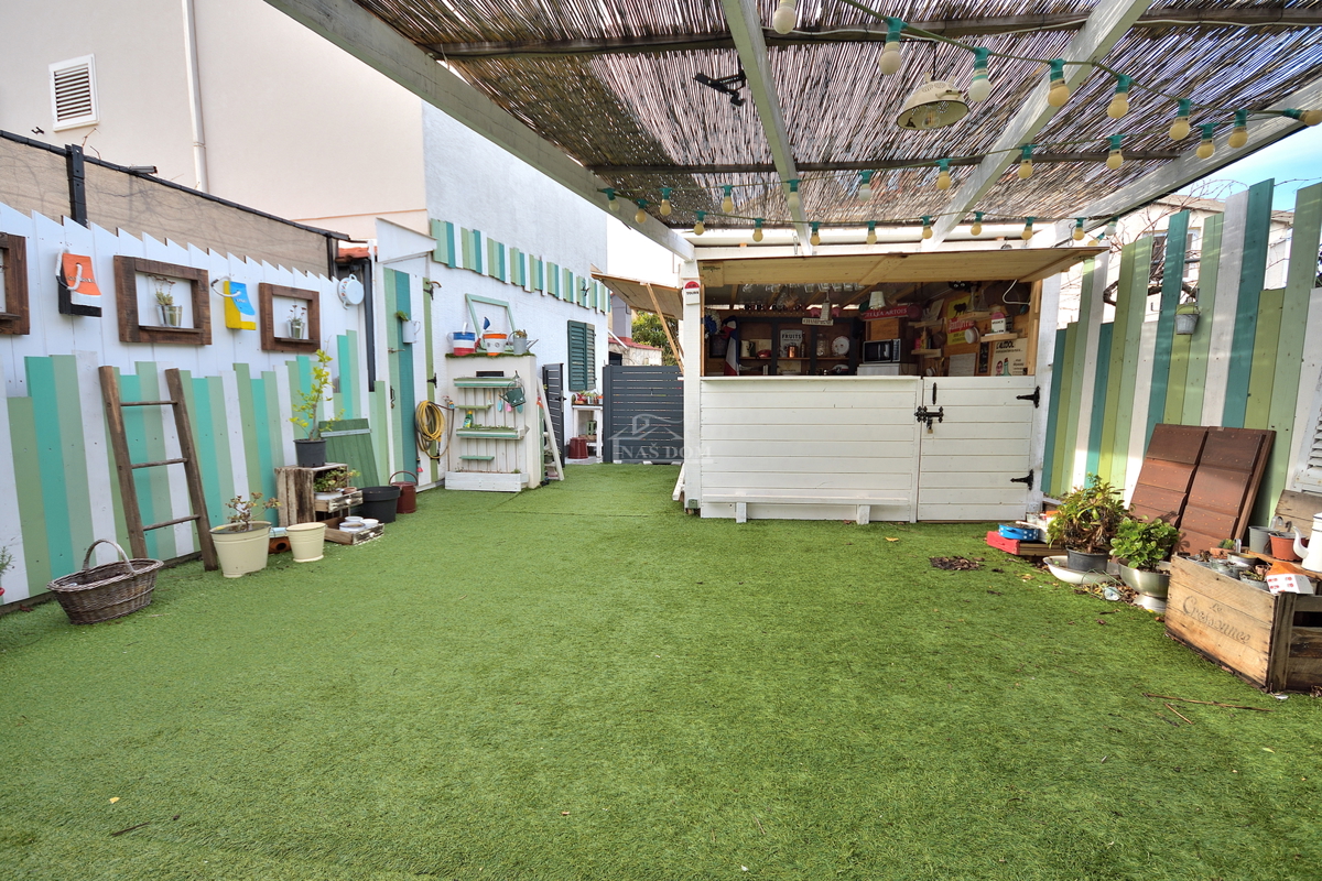 Vodice - appartamento arredato trilocale con vista mare, a 300 m dal centro