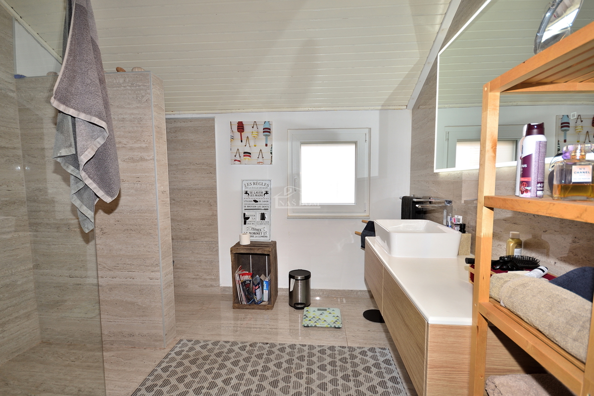 Vodice - appartamento arredato trilocale con vista mare, a 300 m dal centro