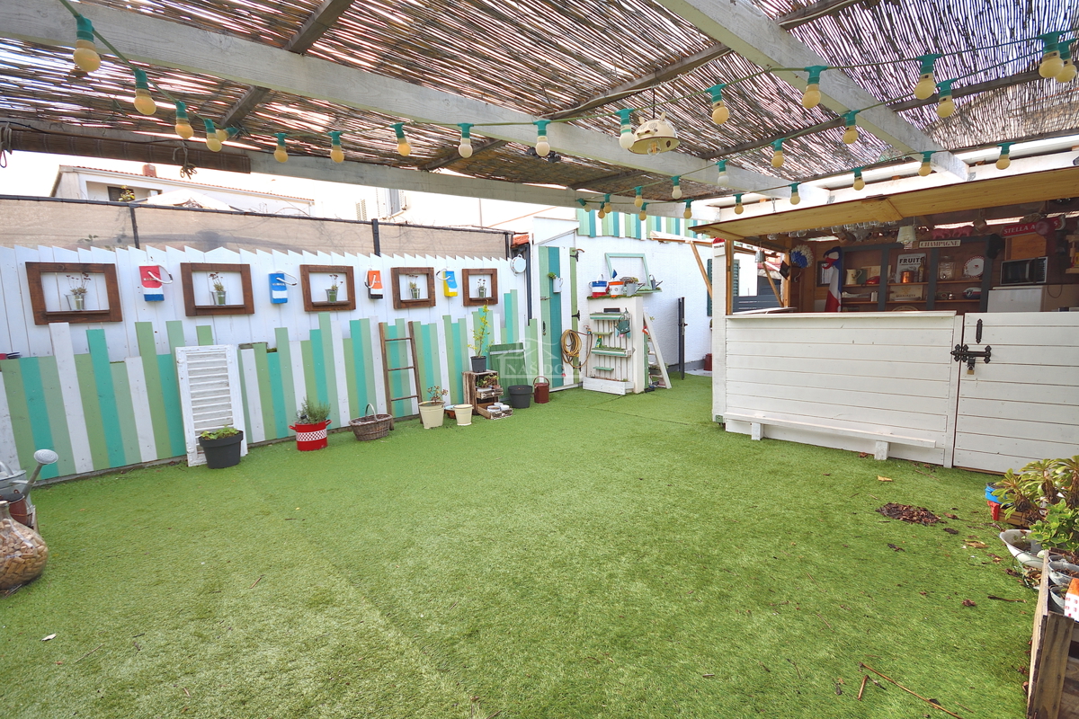 Vodice - appartamento arredato trilocale con vista mare, a 300 m dal centro