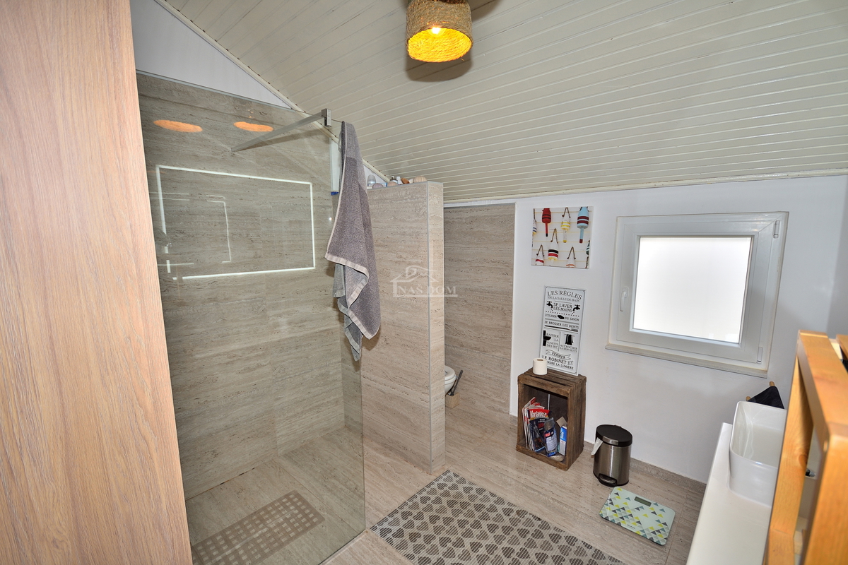 Vodice - appartamento arredato trilocale con vista mare, a 300 m dal centro