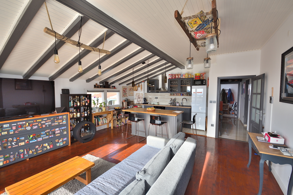 Vodice - appartamento arredato trilocale con vista mare, a 300 m dal centro