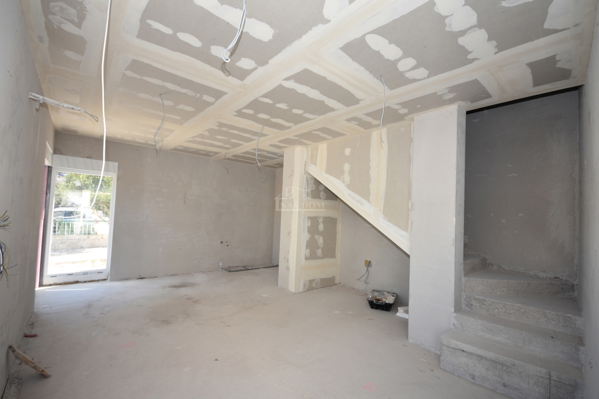 Žaborić - **NOVOGRADNJA** S1 dvojna kuća 70m od mora