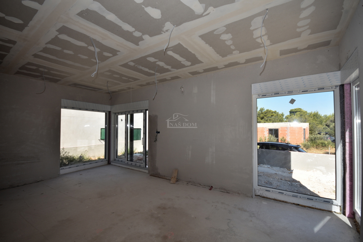 Žaborić - **NOVOGRADNJA** S1 dvojna kuća 70m od mora