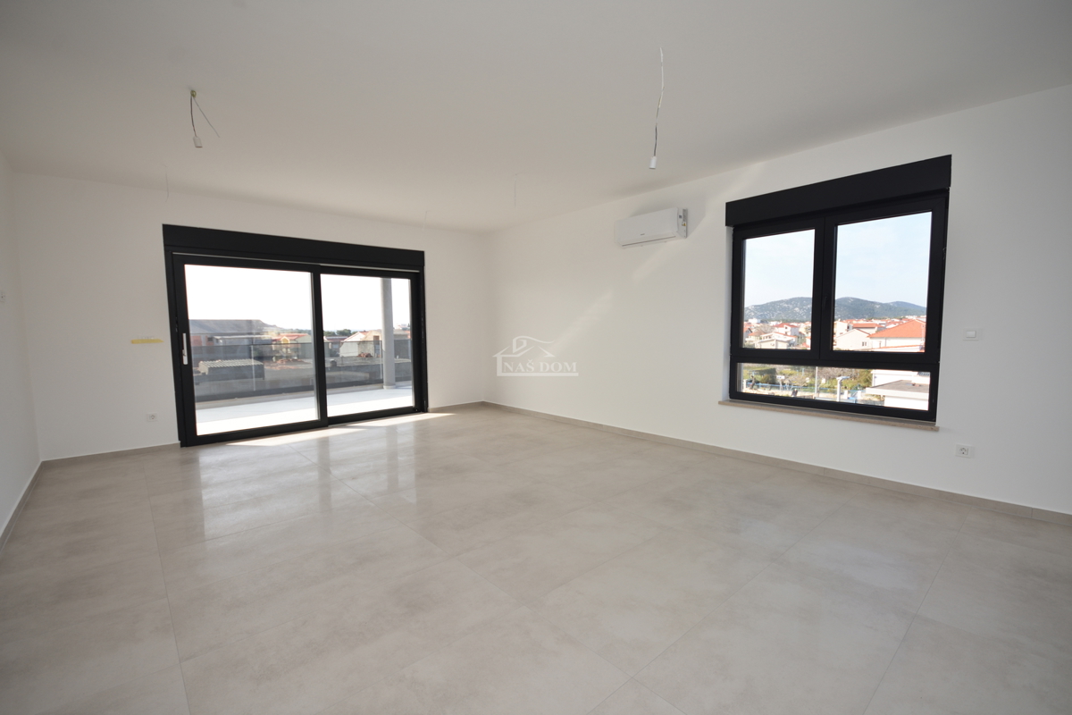 Tribunj - Lussuoso appartamento S5 al secondo piano, vista mare