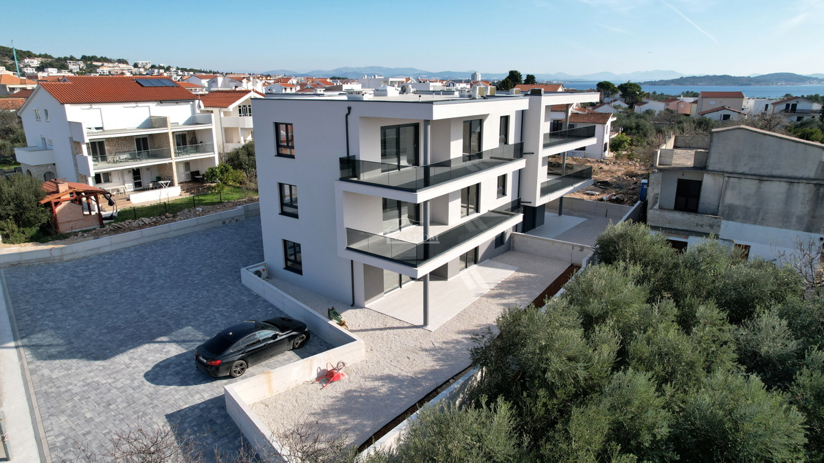 Tribunj - Lussuoso appartamento S5 al secondo piano, vista mare